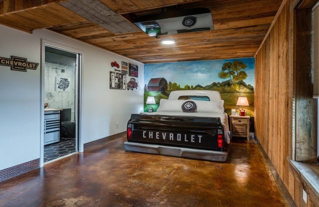 Memphis Lakefront, 5 King beds, close to everything