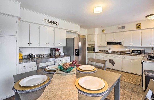 Memphis Vacation Rental - 1/2 Mi to Graceland