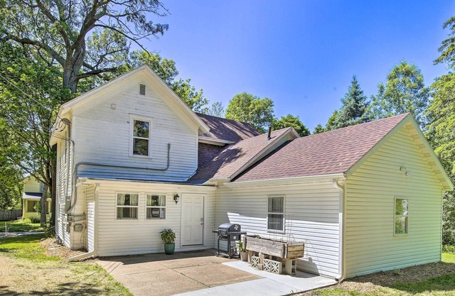 NEW! Menomonie Apartment: Walk to Lake Monomin!