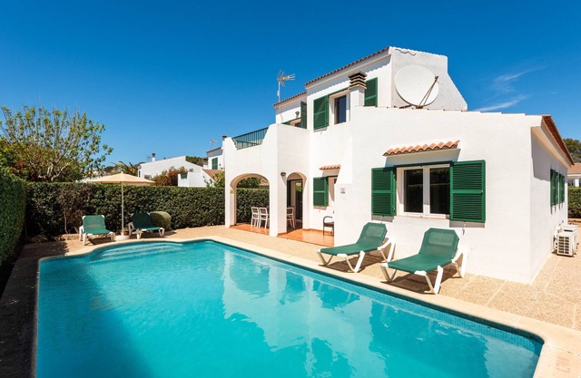 Villa Juanita with Swimmingpool, AC, WIFI, Garden, Great for Families