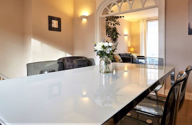 Meredith Way 2 Bedrooms Apartment