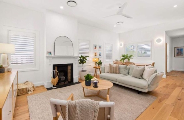 Merewether Beach House Retreat - A short stroll to Bar Beach