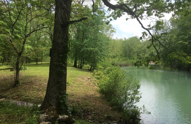 NOUVELLE inscription - Merging Waters - Native Stone, chalet pour couples dans les monts Ouachita.
