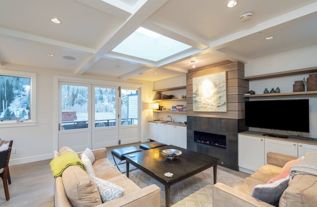 Meribel Penthouse by Curate Telluride- Lux Home in Town, Views, Grill, Updated