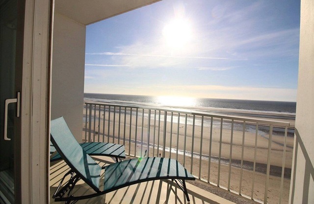 MERIDIEN E7 : Apartment with beautiful sea view, 7th floor with elevator, sleeps 4.