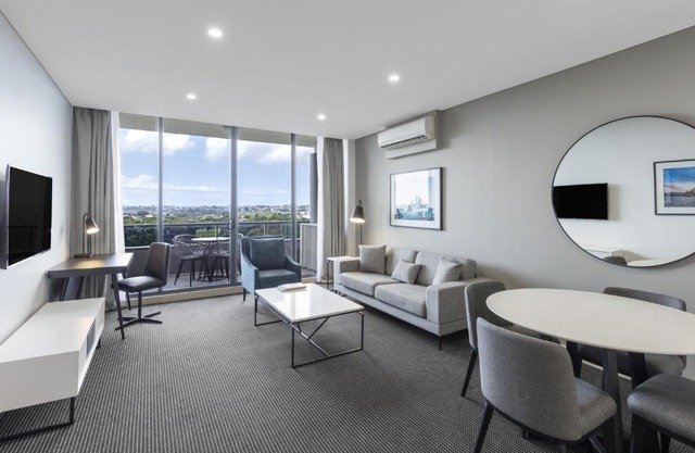 Meriton Suites Waterloo
