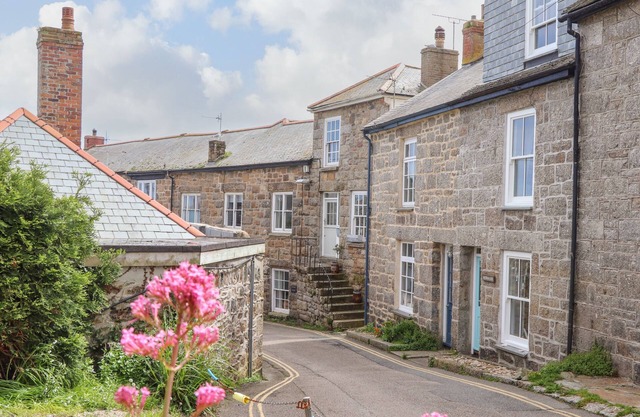 MERMAID COTTAGE, family friendly, with open fire in Mousehole