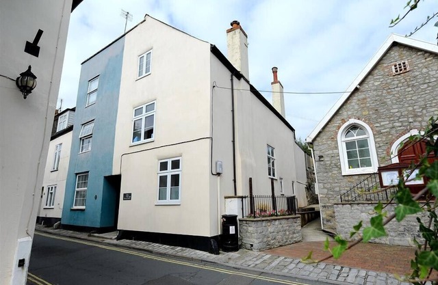 MERMAID HOUSE, family friendly, country holiday cottage in Lyme Regis