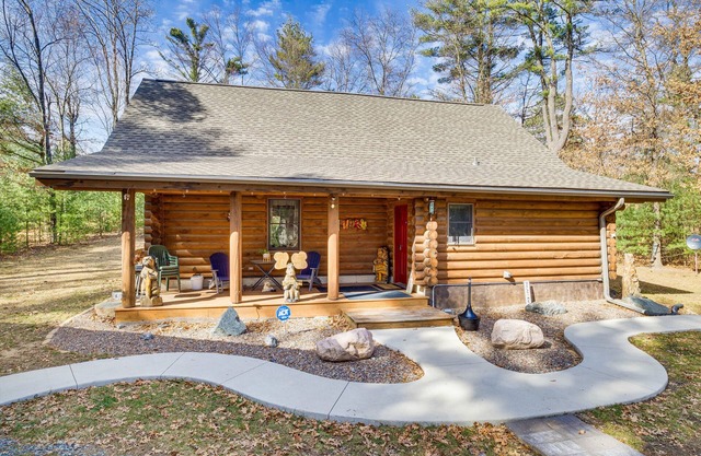 Merrillan Cabin w/ Fire Pit < 1 Mi to Lake Arbutus