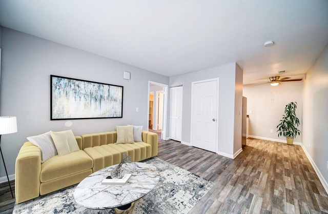 Merritt/Hewitt/Spring Garden Cozy 2-bedroom apartment in Greensboro with WiFi