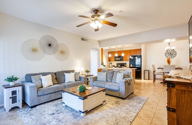 Exceptional Condo! Heated Pools and Hiking! Gated Community.