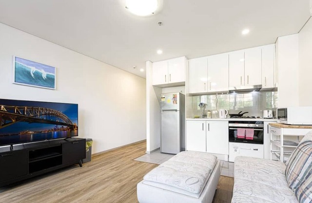 MetaWise Burwood Westfield 2 Bed Free Parking WIFI