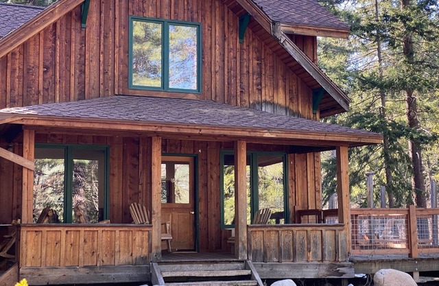 Dog Lovers!! The Methow Dog House is the Place for You--No Pet Fee!