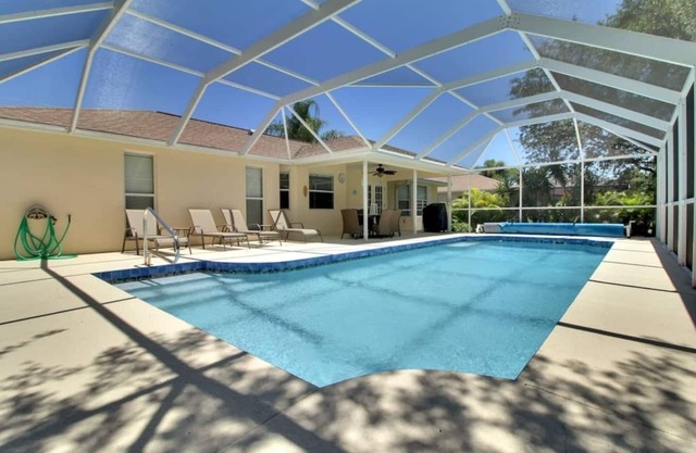 This house is a 3 bedroom(s), 2 bathrooms, located in Rotonda West, FL.