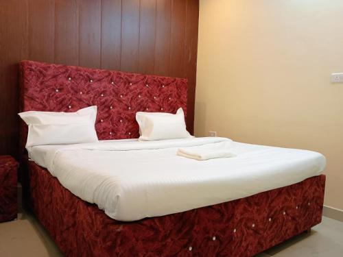 Metro Regency - Near Hazratganj & Charbagh