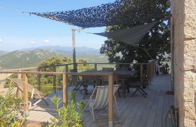 Meublé de tourisme avec terrasse vue montagne
