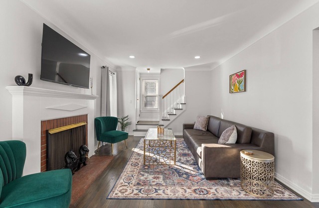 MG Place: Charming Neighborhood blocks from Downtown RO