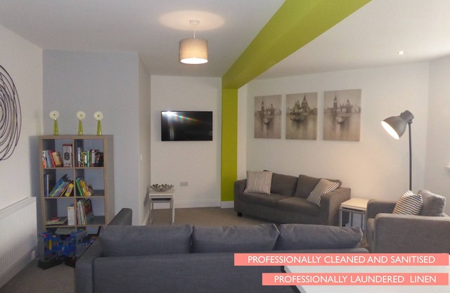 Mia's Place Sleeps 24 (4 appartements)
