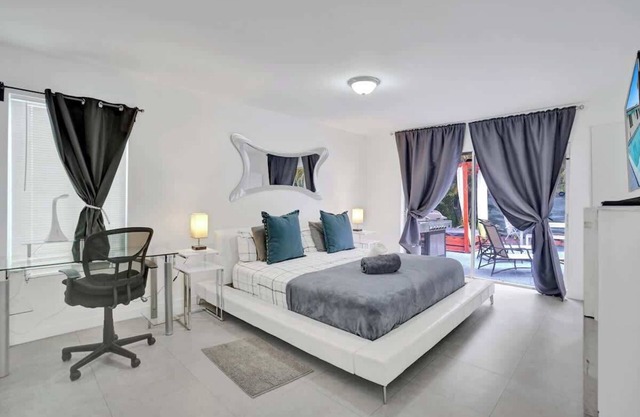 New Stunning Villa with Heated Pool Cabana