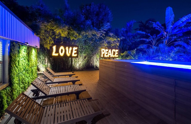 Miami Peace & Love Tropical Paradise