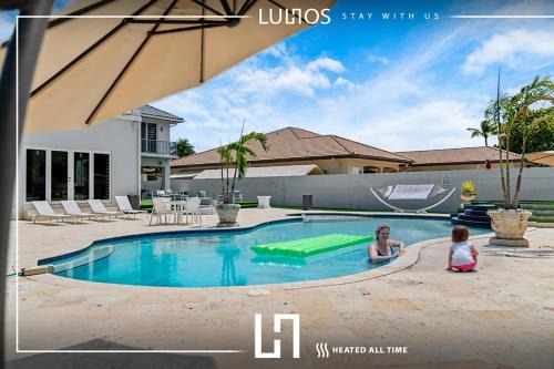 Miami Villa Pool, Jacuzzi & 5 King Suites L58