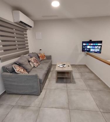 Michael's- A Lovely Studio Apartment