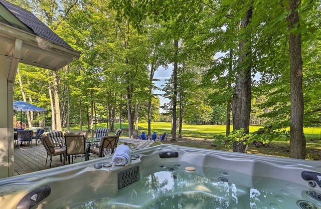 Michigan Golf Course Retreat w/ Gameroom & Hot tub