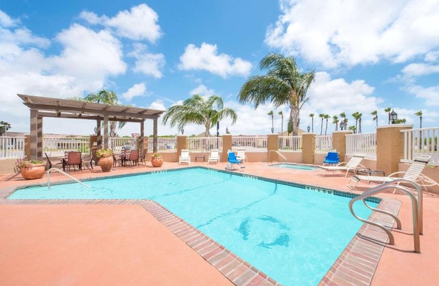 Microtel Inn & Suites by Wyndham Corpus Christi/Aransas Pass