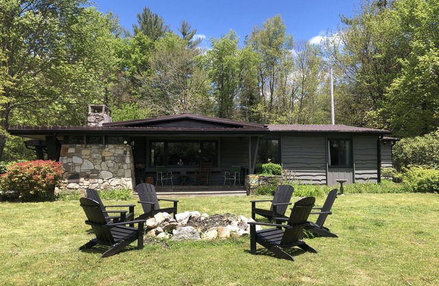 Mid-Century Cottage near Highlands+Cashiers, Family&Pet Friendly - Sleeps 9