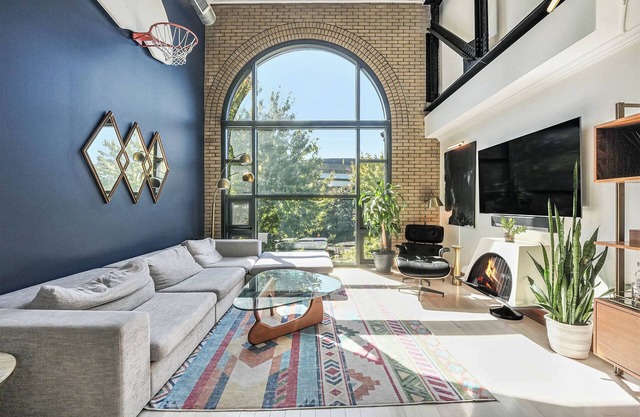 Mid-Century Downtown Condo: Private Rooftop, Hot Tub, & Gym