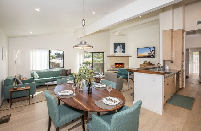 Récemment rénov��������, 3 BR / 2 BA maison unifamiliale avec incroyable espace de divertissement en plein air!