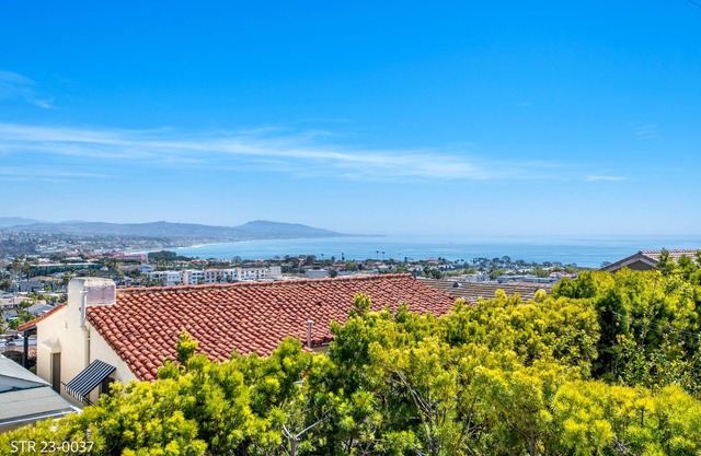 Mid-century modern home with Epic Coastline Views!