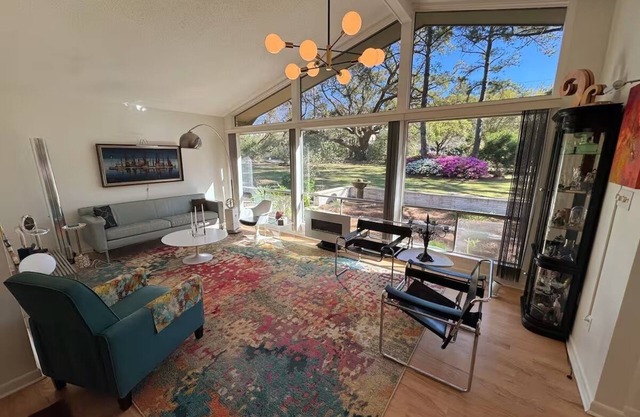 Mid Century Modern w/ Art Deco Design Interior - Minimum One Month Stay: May-Oct