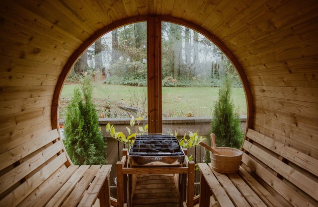 Mid Century Retreat With Barrel Sauna!