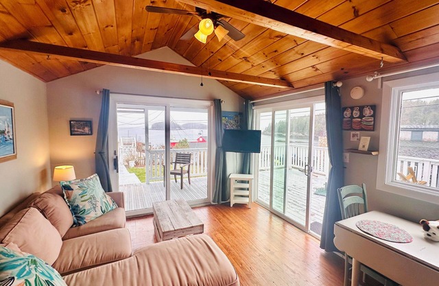Mid Coast Getaway w/water views