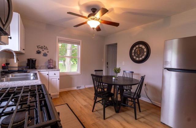 Mid Ohio Cozy Cottage