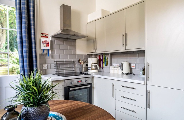 Sleeps 4 guests in 2 bedrooms