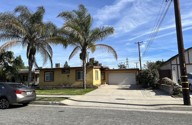 Midterm Rental: Peaceful House with Big Yard, AC, Wifi, Laundry, Tesla Charger..