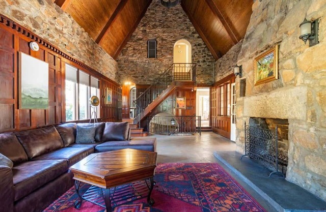 Midtown Castle! Modern & Regal - Royal in Columbus
