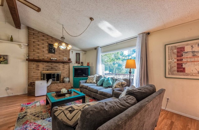 MidTown Clover Cabin-DEER!! Pet Friend, Walk to Shops, Park