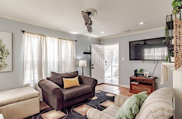 Sunny Midtown Cottage- Midtown Mobile