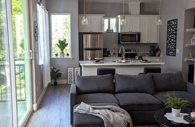Midtown Midrise- Sapphire-In the heart of Sacramento