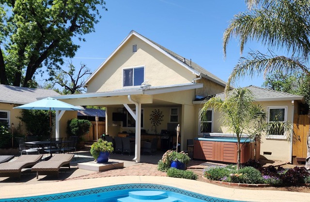 Midtown Oasis - Pool - Hot tub - Outdoor Kitchen