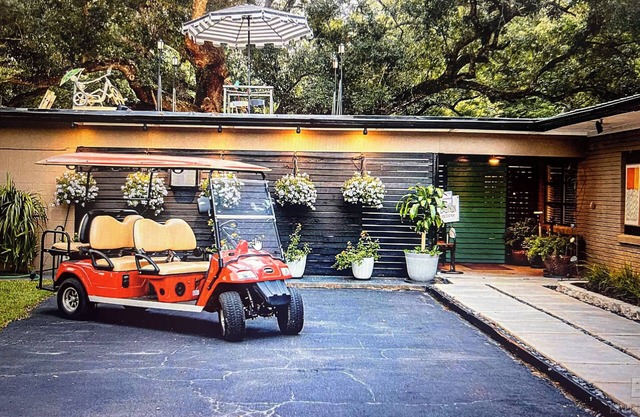 MidtownMidCenturyModern, FREE golfcart. Close to downtown, 3bds, 2baths. Office