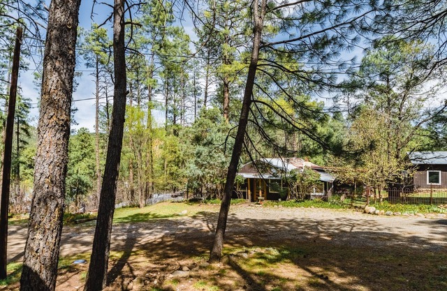 Miles Hacienda: Cottage Ruidoso superbement rénové et situé dans le centre