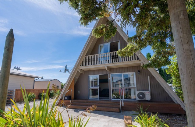 Milford House Alpine Retreat - Te Anau Holiday Home, TE ANAU