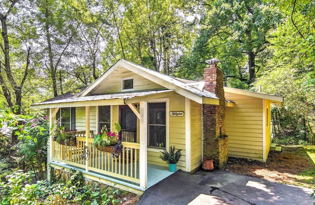 NOUVEAU-Saluda Cottage w / Deck - 5min à pied du centre-ville