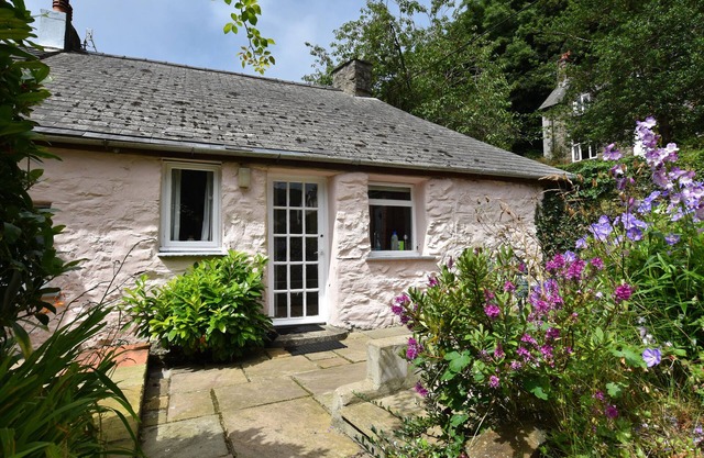 Milkwood Cottage, FISHGUARD