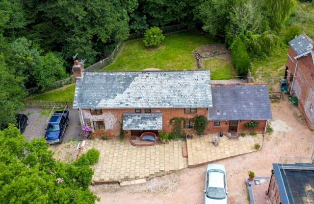 Mill Cottage: Hire In Aylesbeare, Devon