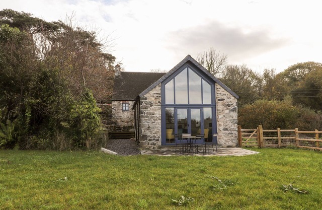 MILL COTTAGE, pet friendly, with a garden in Newport, Pembrokeshire